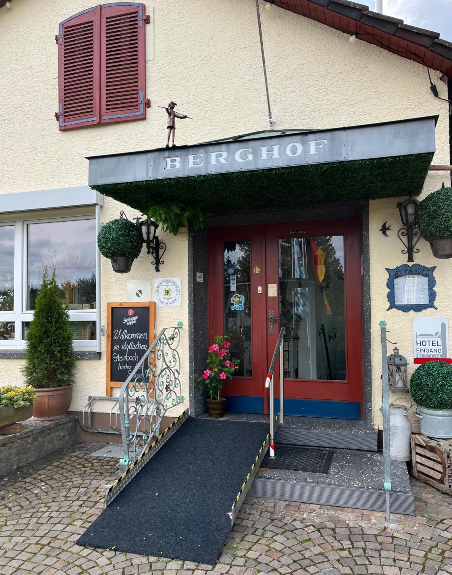 Hotel-Restaurant Berghof Johannesberg Exteriör bild