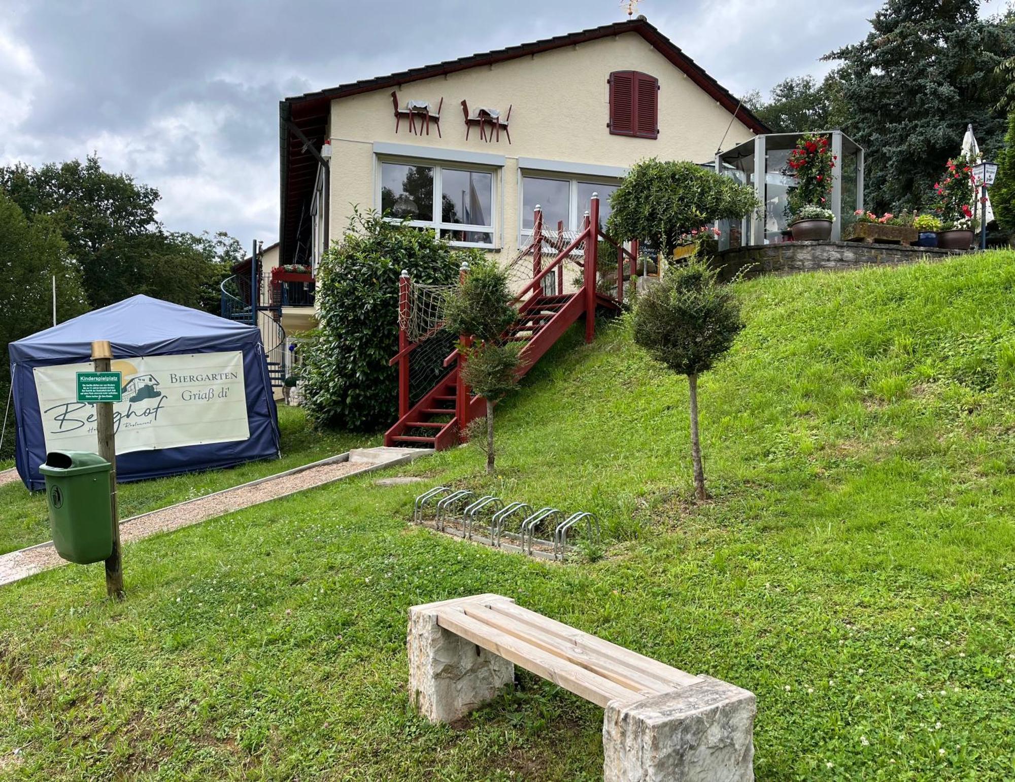 Hotel-Restaurant Berghof Johannesberg Exteriör bild